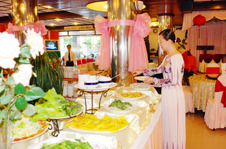 Buffet sáng Khách sạn Hòa Bình